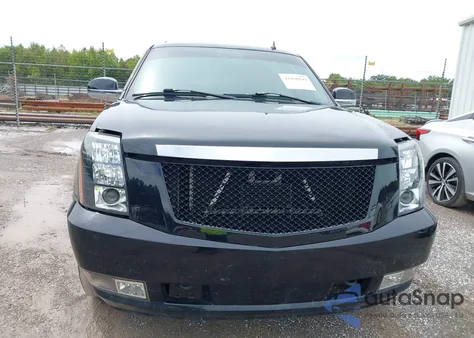 2008 Cadillac Escalade Esv Standard z USA, uszkodzony, nr VIN 1GYFK668X8R111533